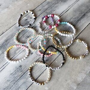 Lot of Taylor Swift Bracelets traded at concert